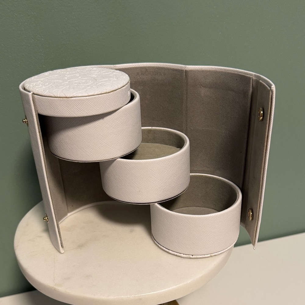 Pandora Cylinder Travel Jewelry Organizer - White / Cream